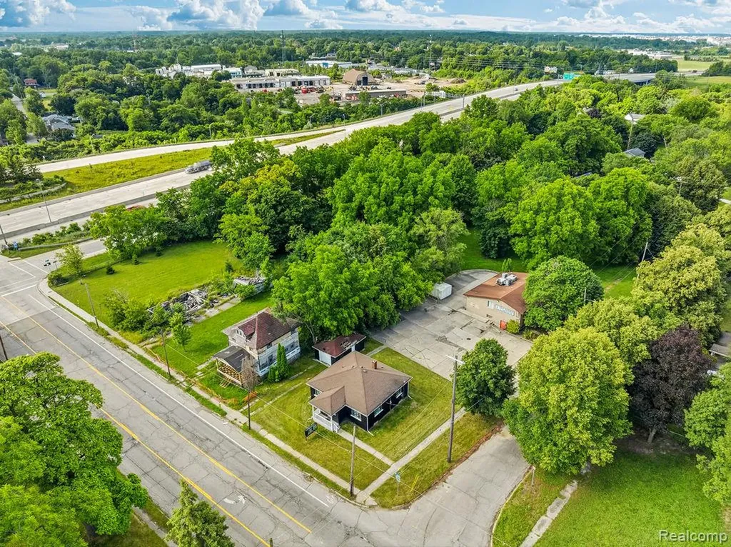 1202 S Grand Traverse Street Flint City MI 48502