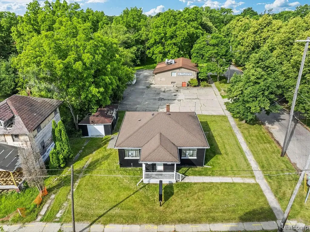 1202 S Grand Traverse Street Flint City MI 48502