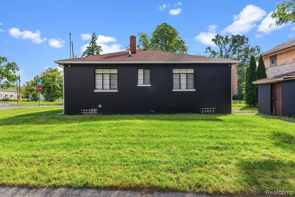 1202 S Grand Traverse Street Flint City MI 48502