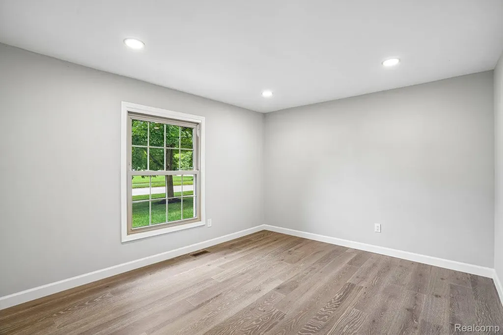 3874 Burkoff Drive Troy City MI 48084