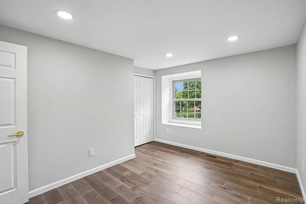 3874 Burkoff Drive Troy City MI 48084