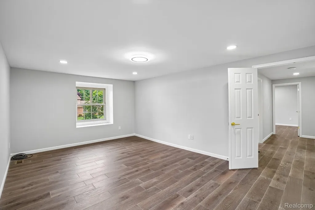 3874 Burkoff Drive Troy City MI 48084