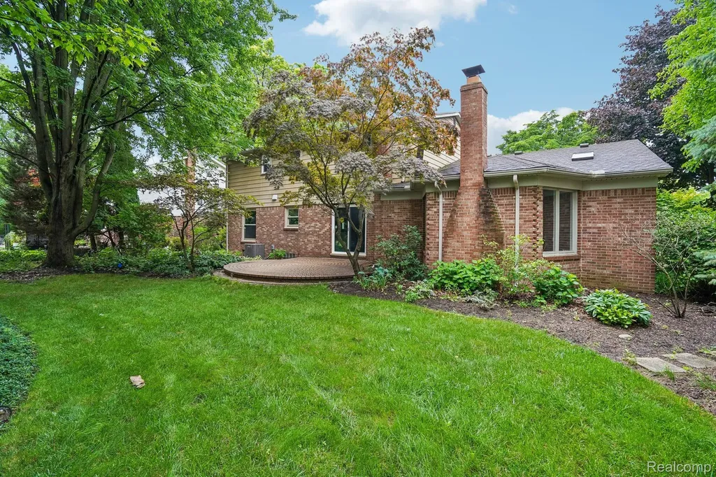3874 Burkoff Drive Troy City MI 48084