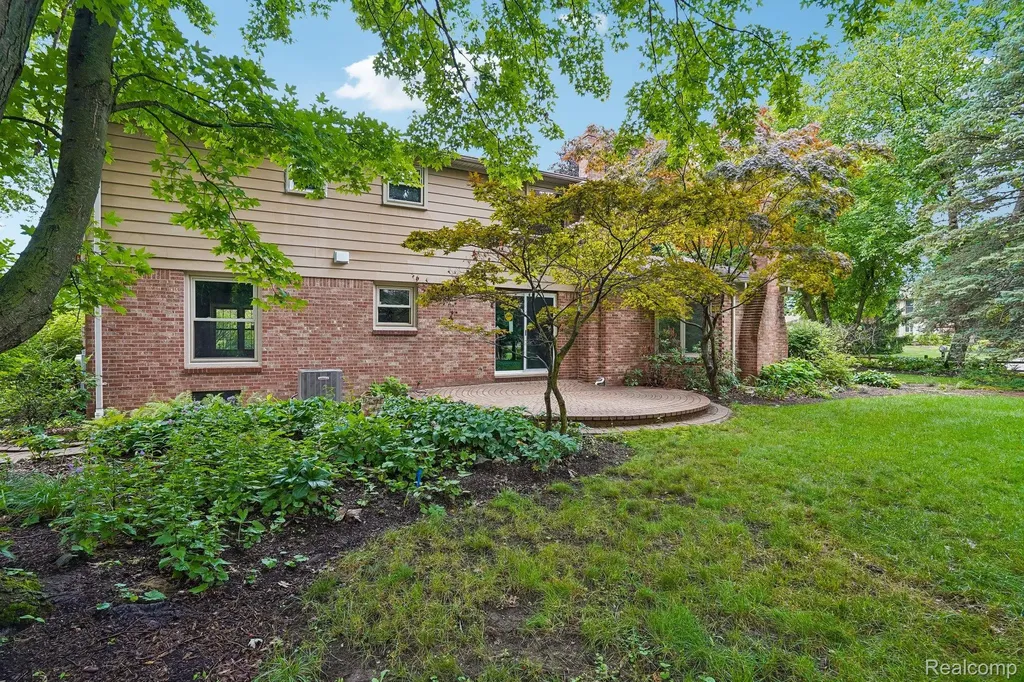 3874 Burkoff Drive Troy City MI 48084
