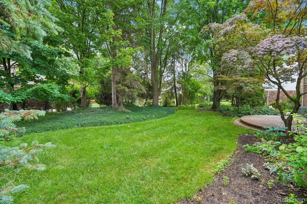 3874 Burkoff Drive Troy City MI 48084