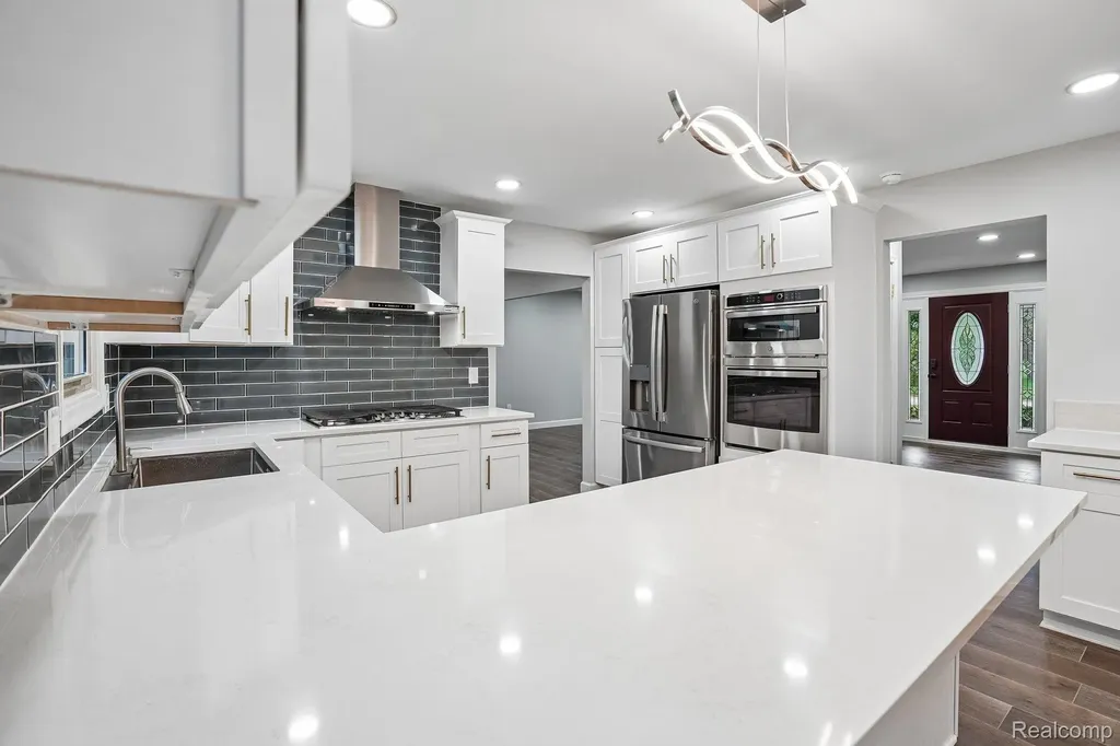 3874 Burkoff Drive Troy City MI 48084