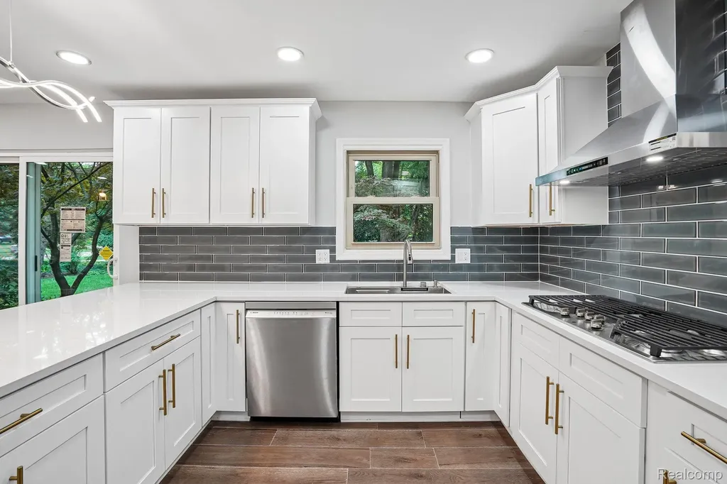 3874 Burkoff Drive Troy City MI 48084