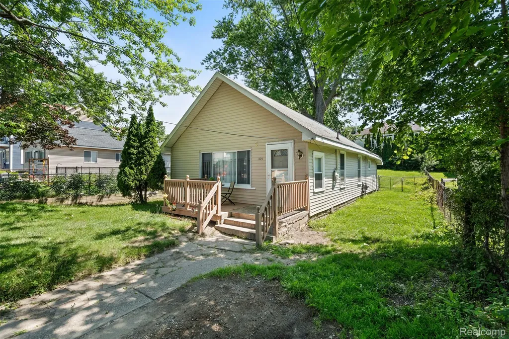 1325 E Lake Drive Novi City MI 48377