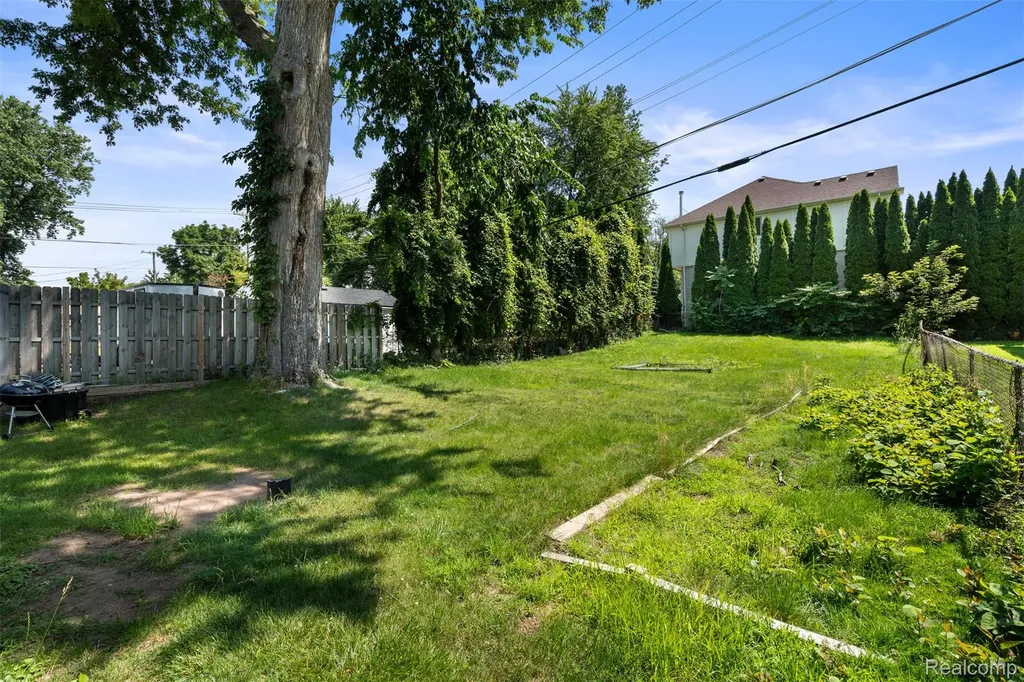 1325 E Lake Drive Novi City MI 48377