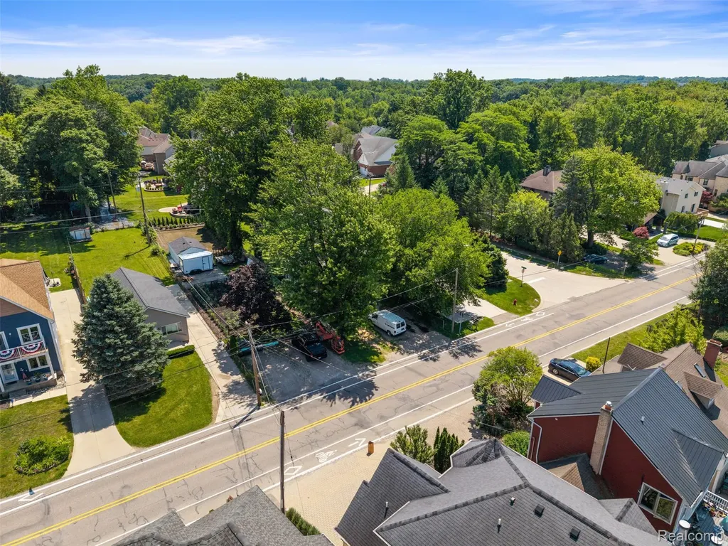 1325 E Lake Drive Novi City MI 48377