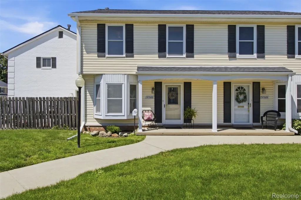 37583 Charter Oaks Boulevard Clinton Charter Township MI 48036