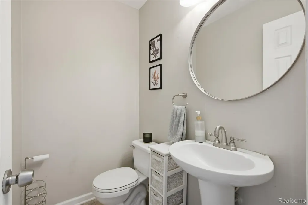 37583 Charter Oaks Boulevard Clinton Charter Township MI 48036