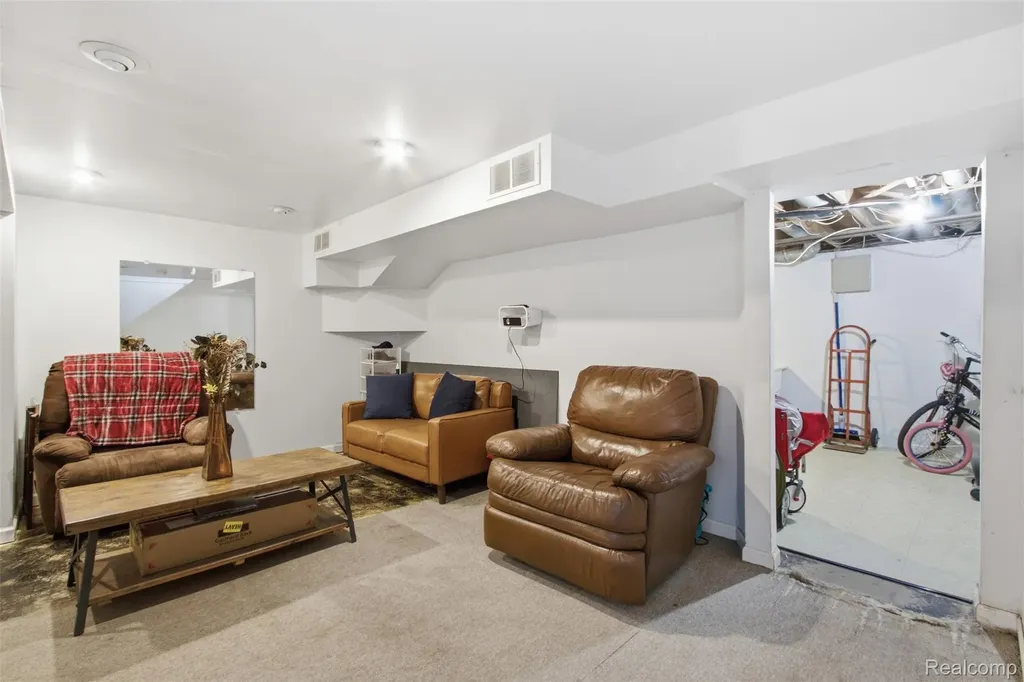 37583 Charter Oaks Boulevard Clinton Charter Township MI 48036