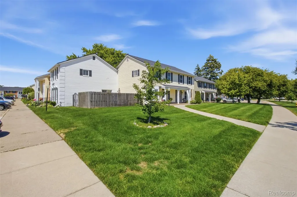 37583 Charter Oaks Boulevard Clinton Charter Township MI 48036