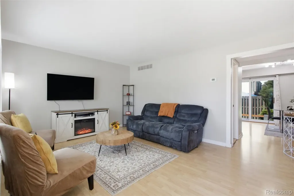 37583 Charter Oaks Boulevard Clinton Charter Township MI 48036