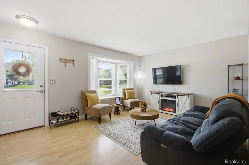37583 Charter Oaks Boulevard Clinton Charter Township MI 48036