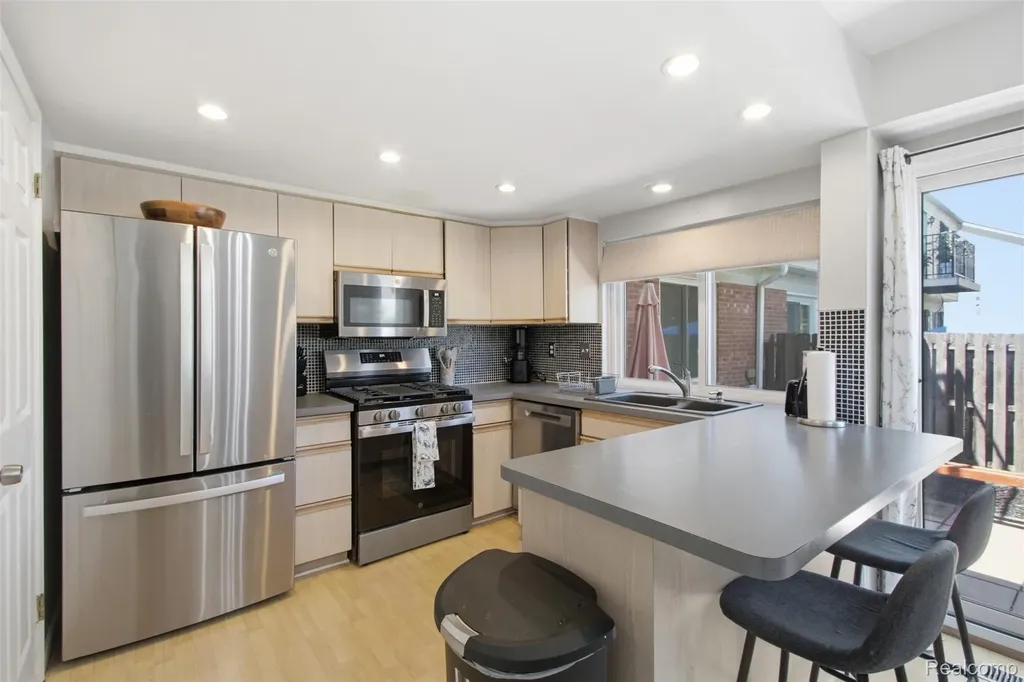 37583 Charter Oaks Boulevard Clinton Charter Township MI 48036
