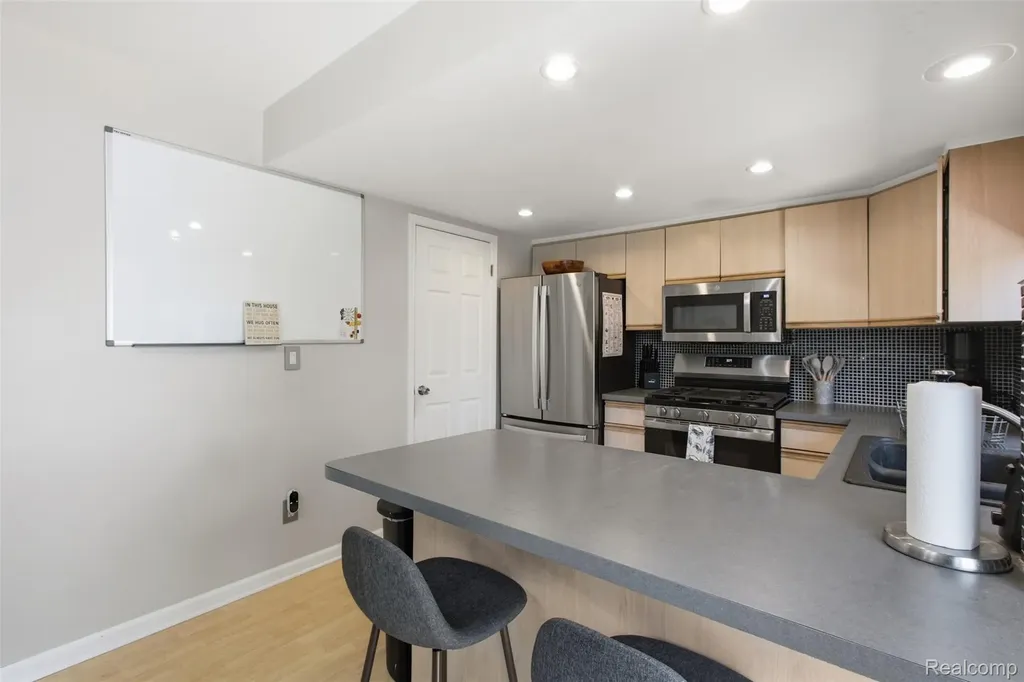 37583 Charter Oaks Boulevard Clinton Charter Township MI 48036