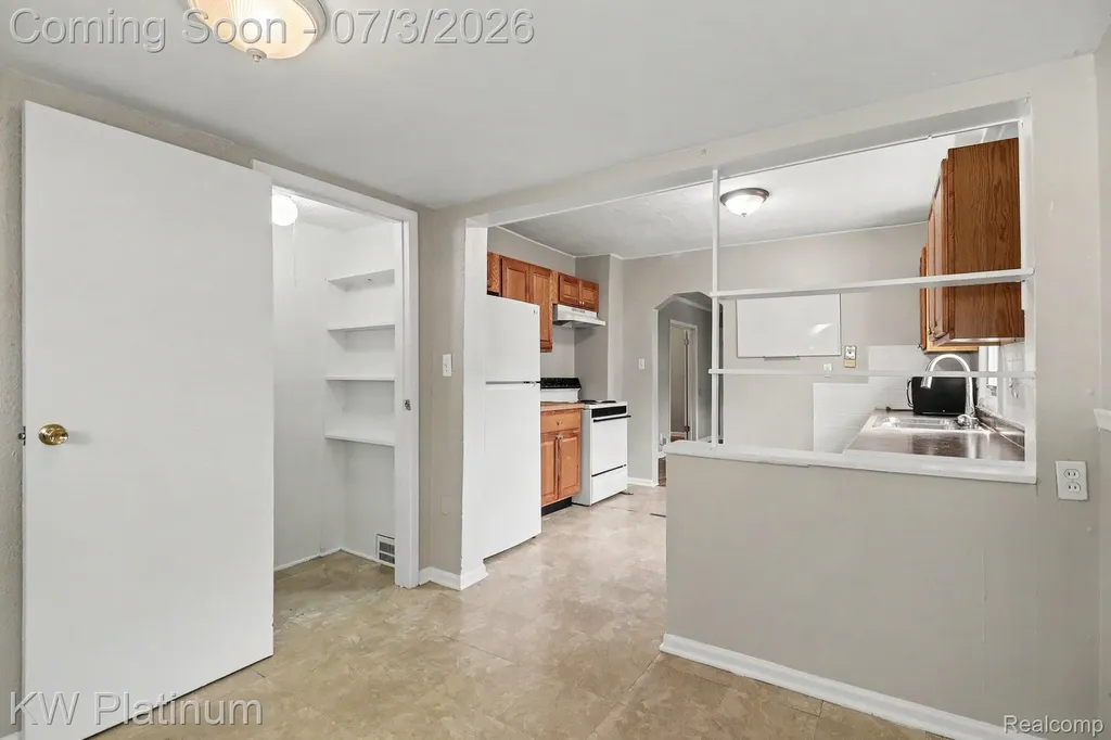 2139 Romeo Street Ferndale City MI 48220