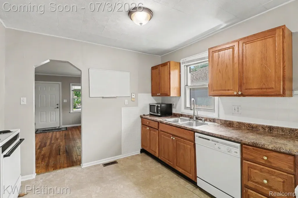 2139 Romeo Street Ferndale City MI 48220