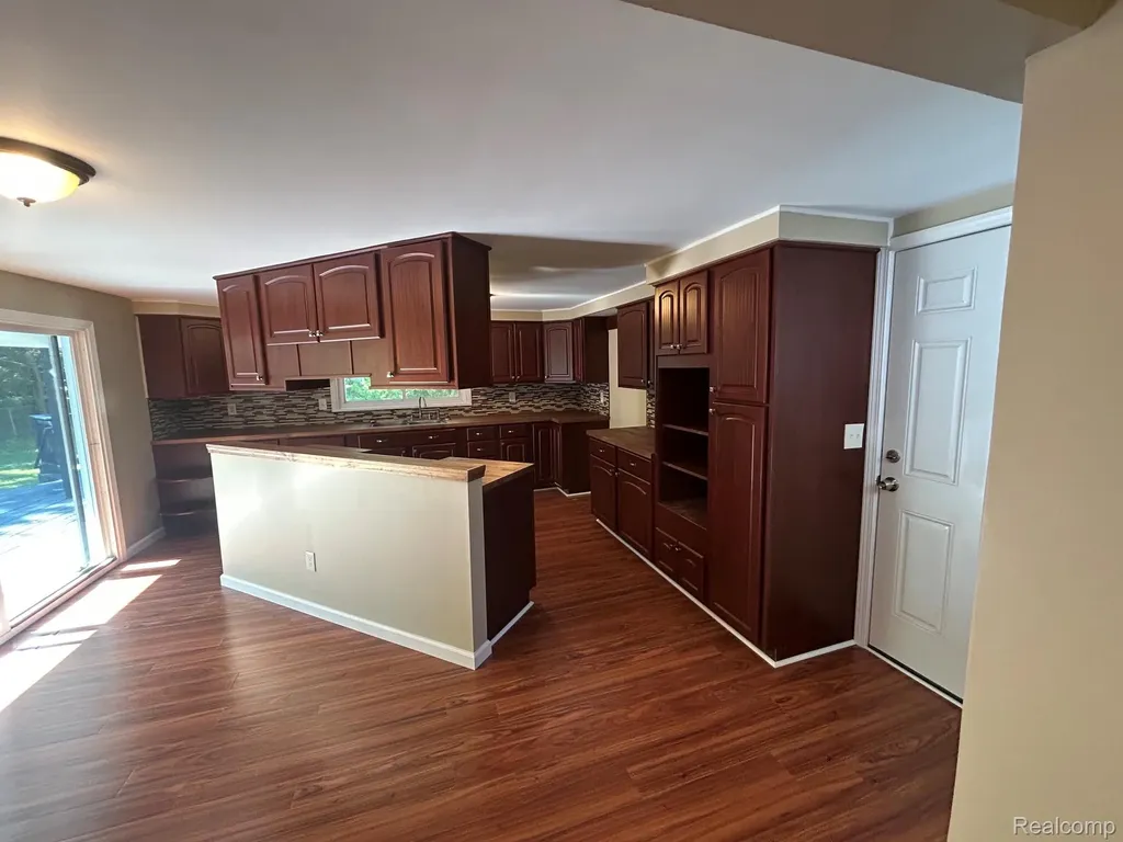 6182 Surrey Lane Burton City MI 48519