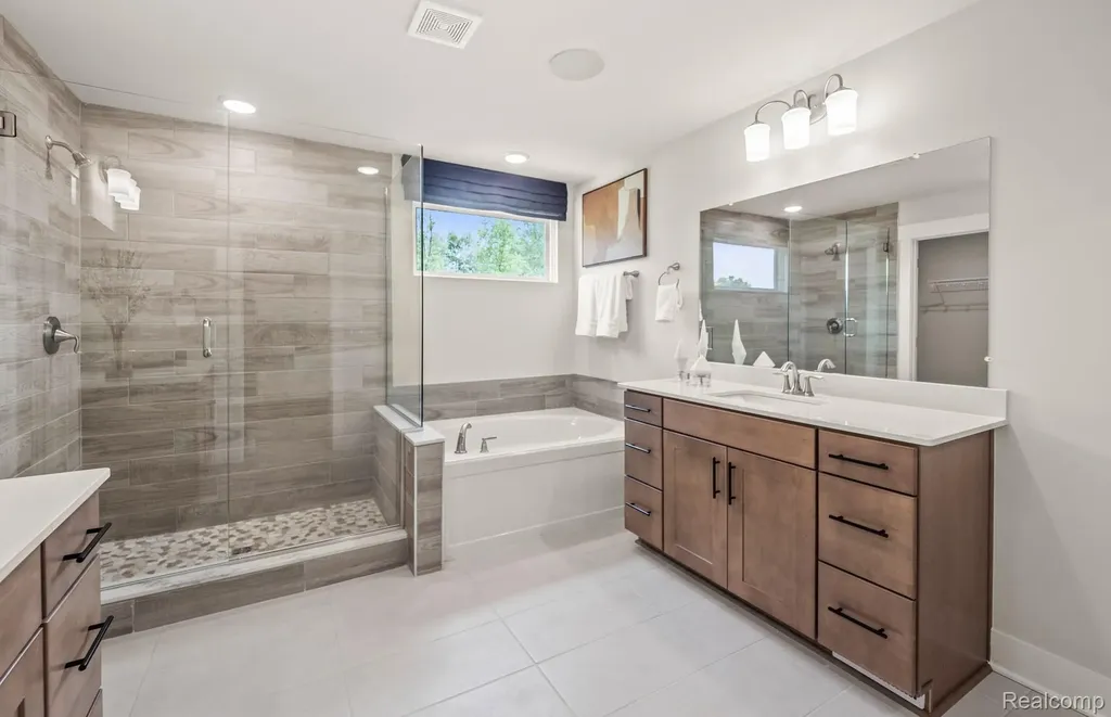 22546 Pondview Drive Macomb Township MI 48042