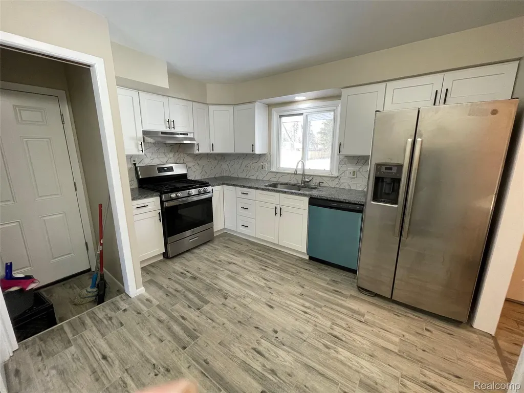 31335 Rayburn Street Livonia City MI 48154