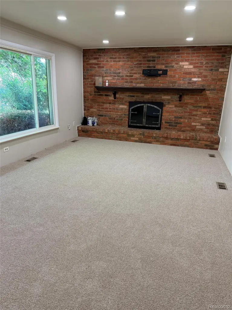 31335 Rayburn Street Livonia City MI 48154