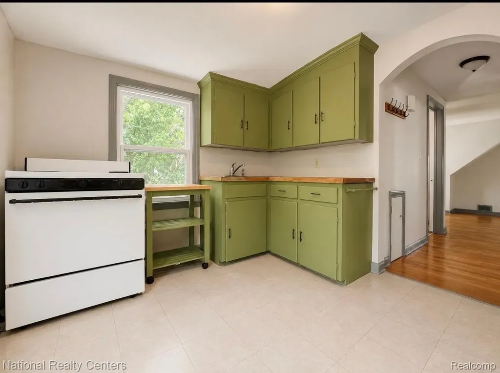 1142 Lilac Avenue East Lansing City MI 48823