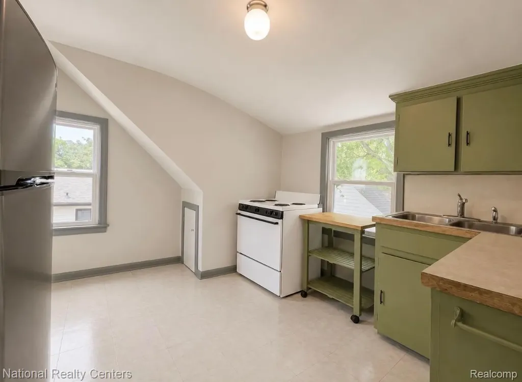 1142 Lilac Avenue East Lansing City MI 48823