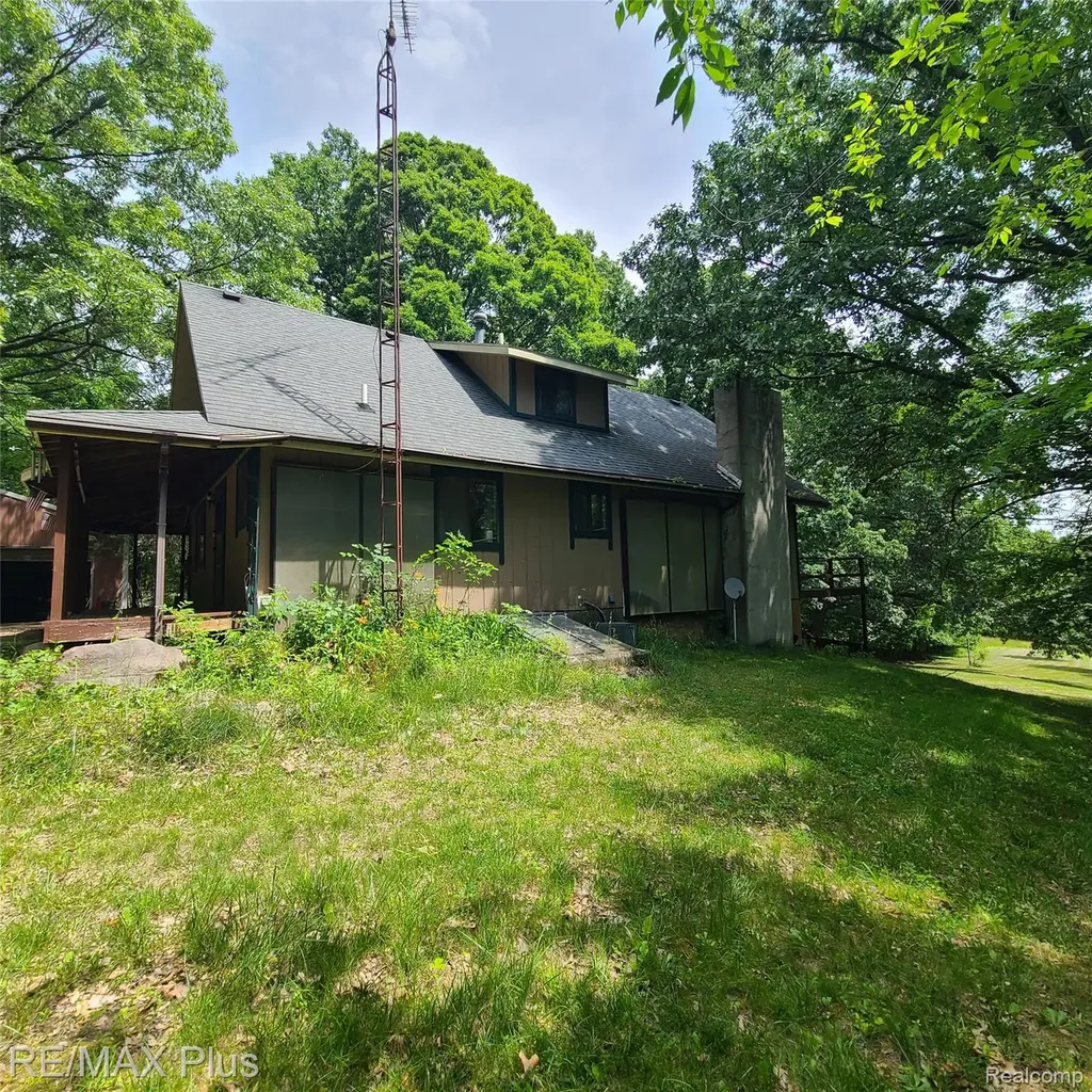 10120 Nimphie Road Tyrone Township MI 48430
