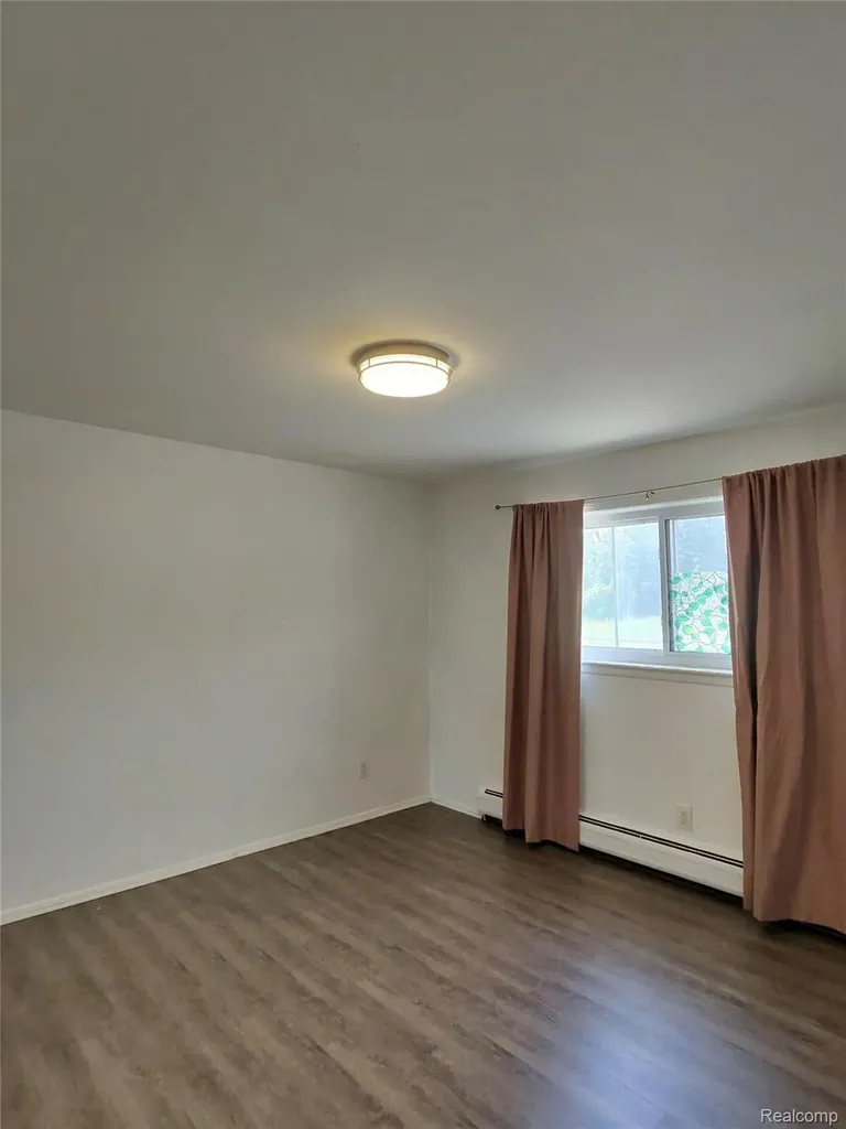 25301 Five Mile Redford Charter Township MI 48239