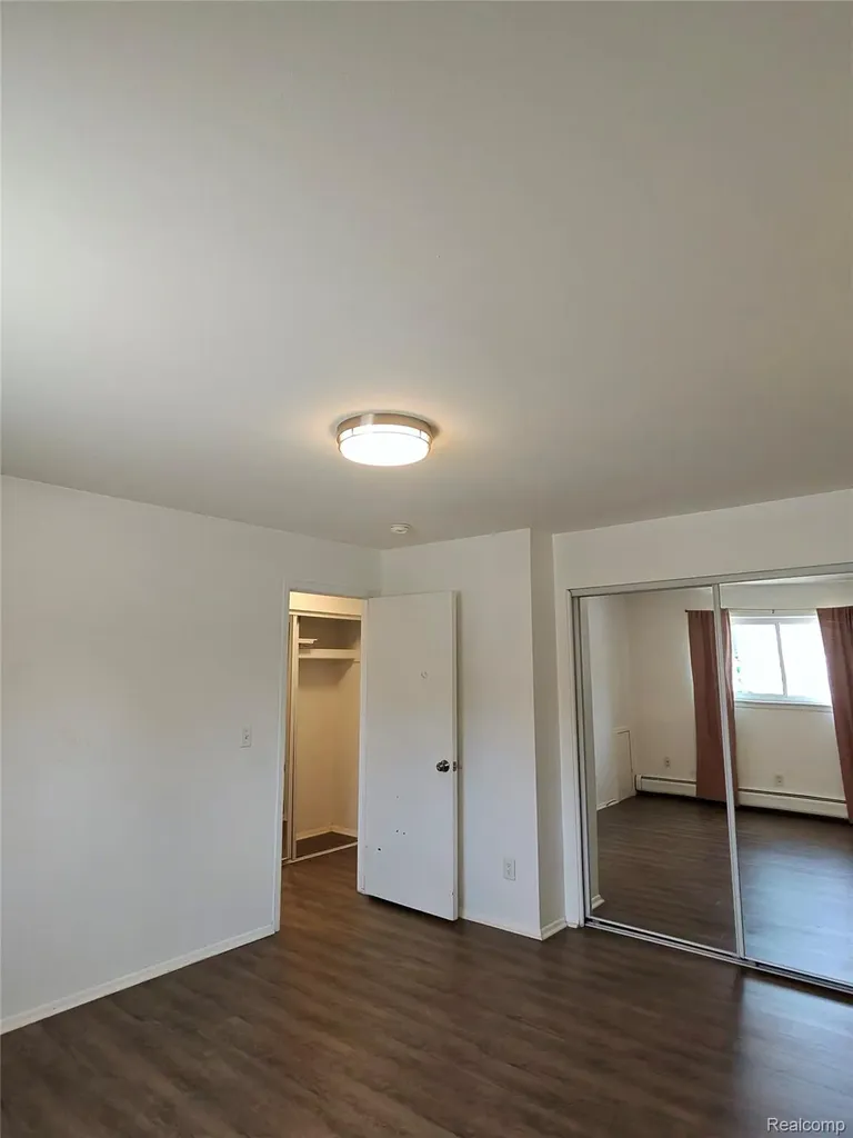 25301 Five Mile Redford Charter Township MI 48239