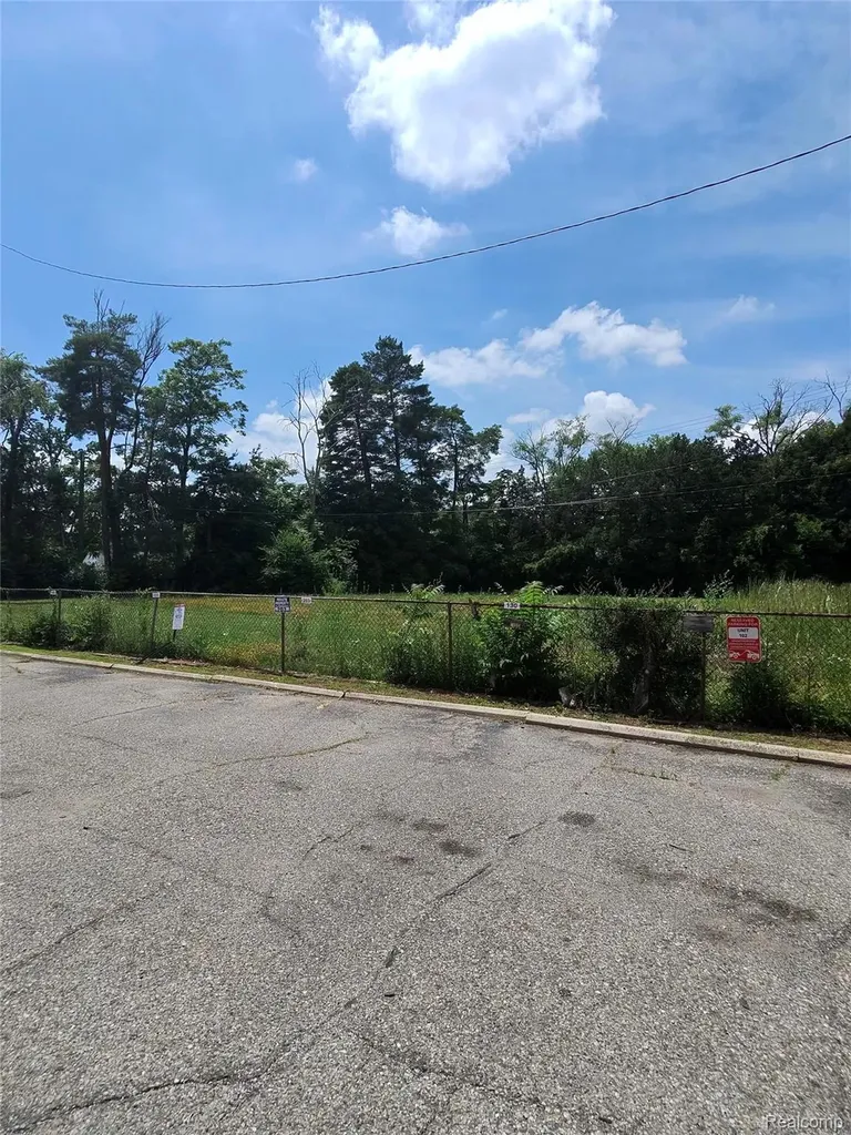 25301 Five Mile Redford Charter Township MI 48239