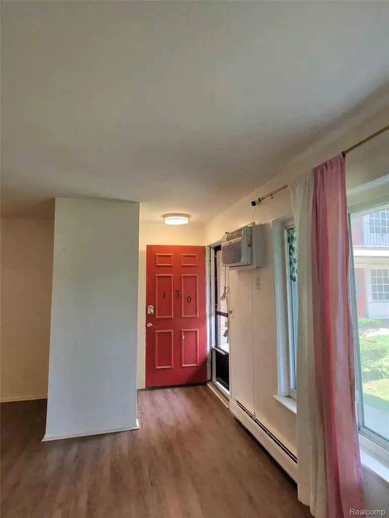 25301 Five Mile Redford Charter Township MI 48239