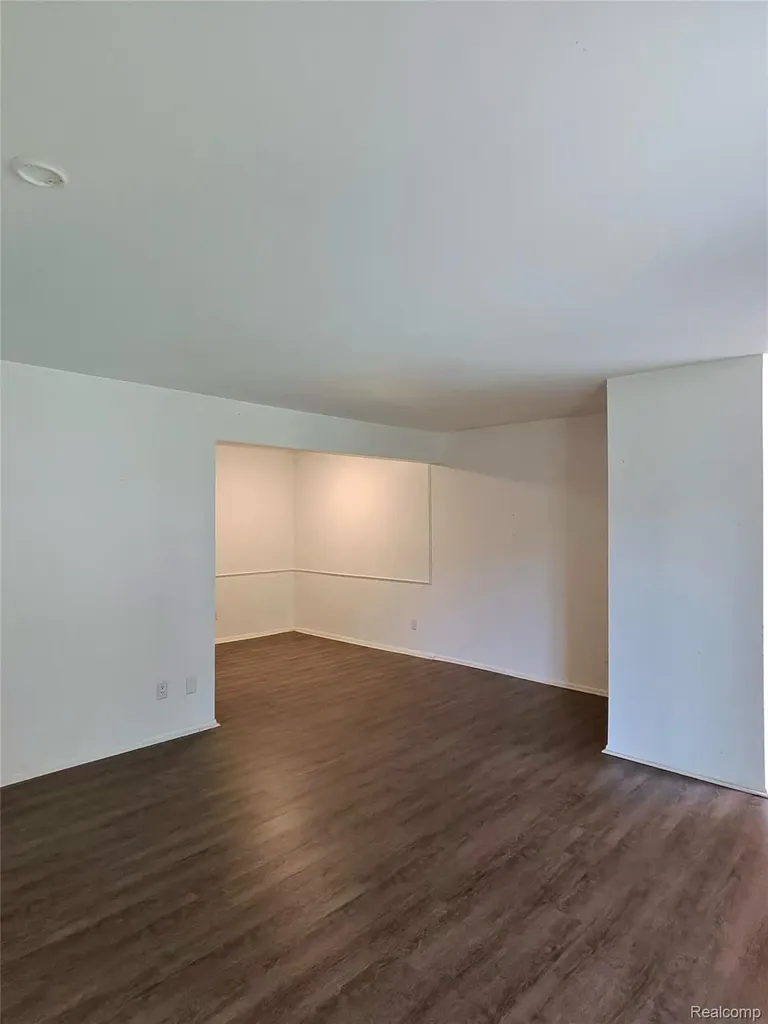 25301 Five Mile Redford Charter Township MI 48239