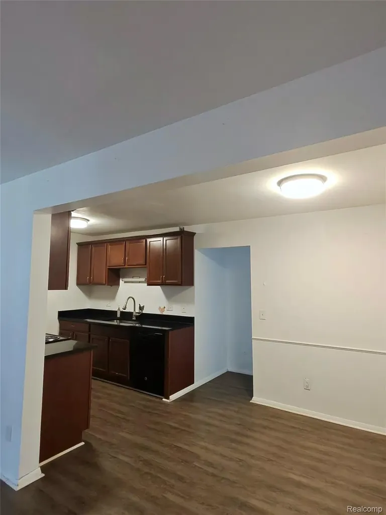 25301 Five Mile Redford Charter Township MI 48239