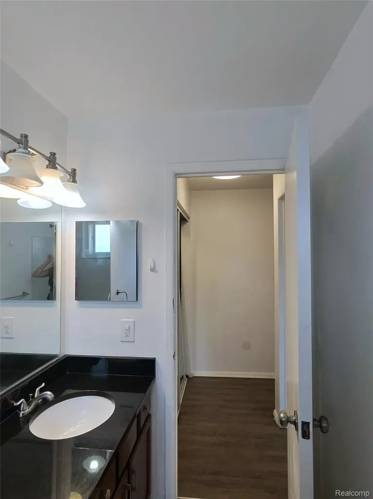 25301 Five Mile Redford Charter Township MI 48239