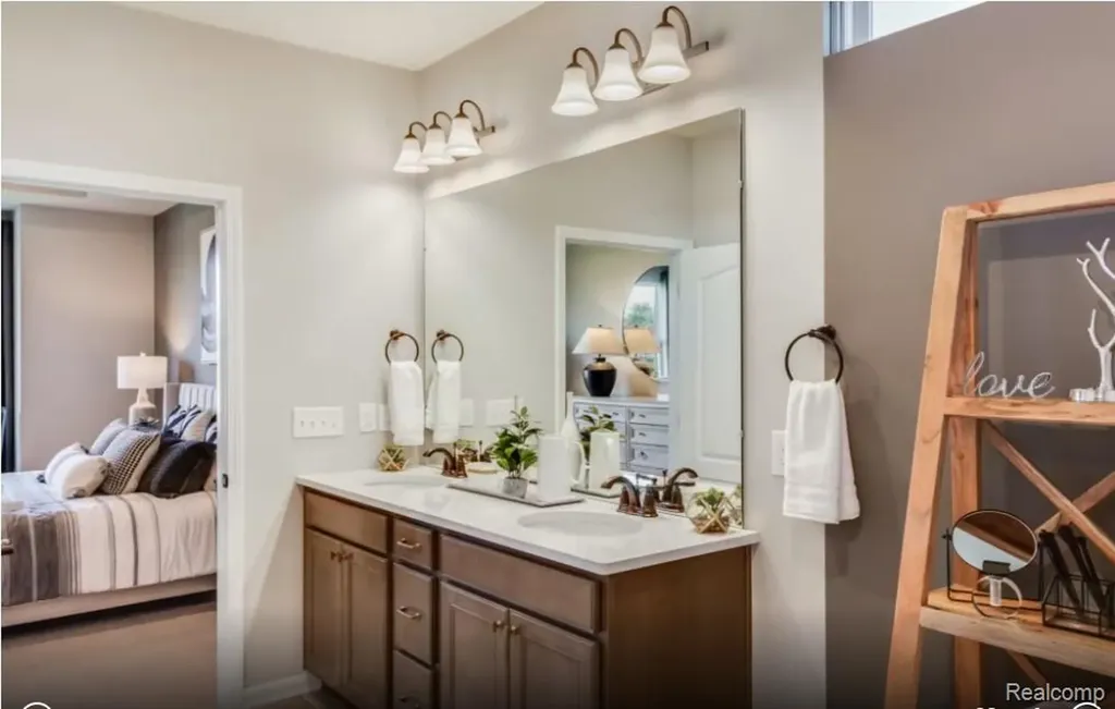 3065 Wyvern Lake Orion Village MI 48259