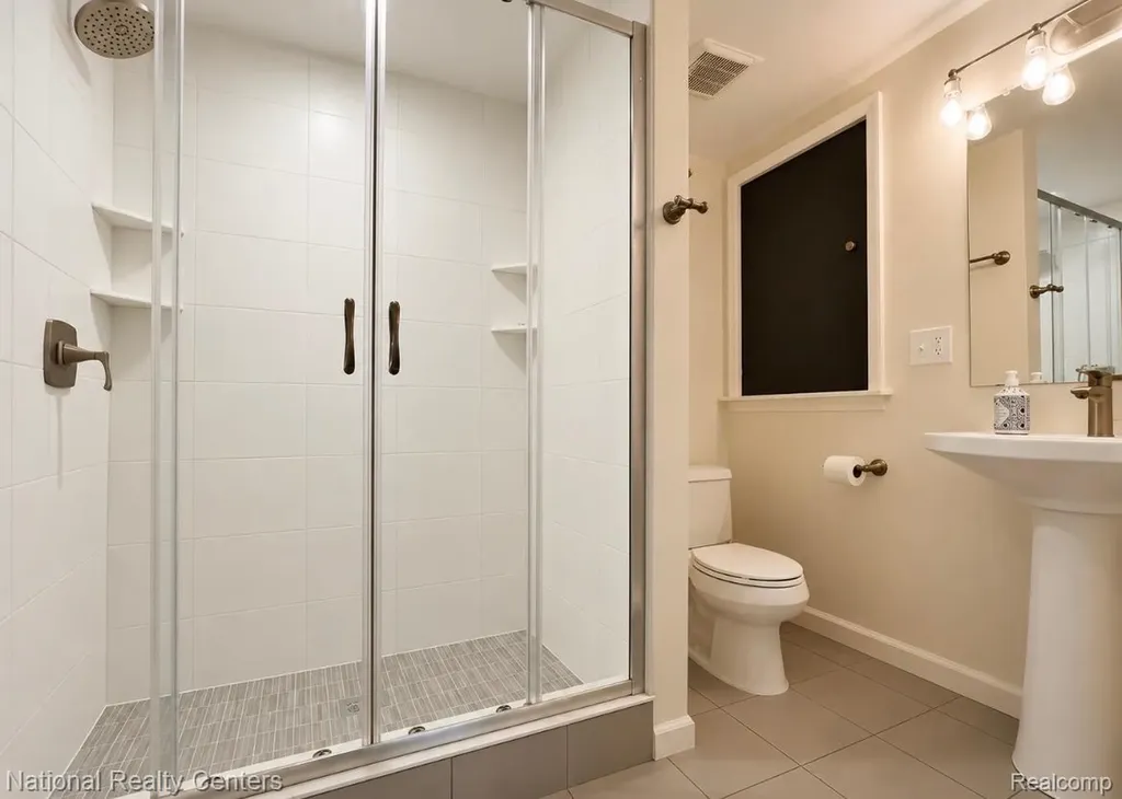 1142 Lilac Avenue East Lansing City MI 48823