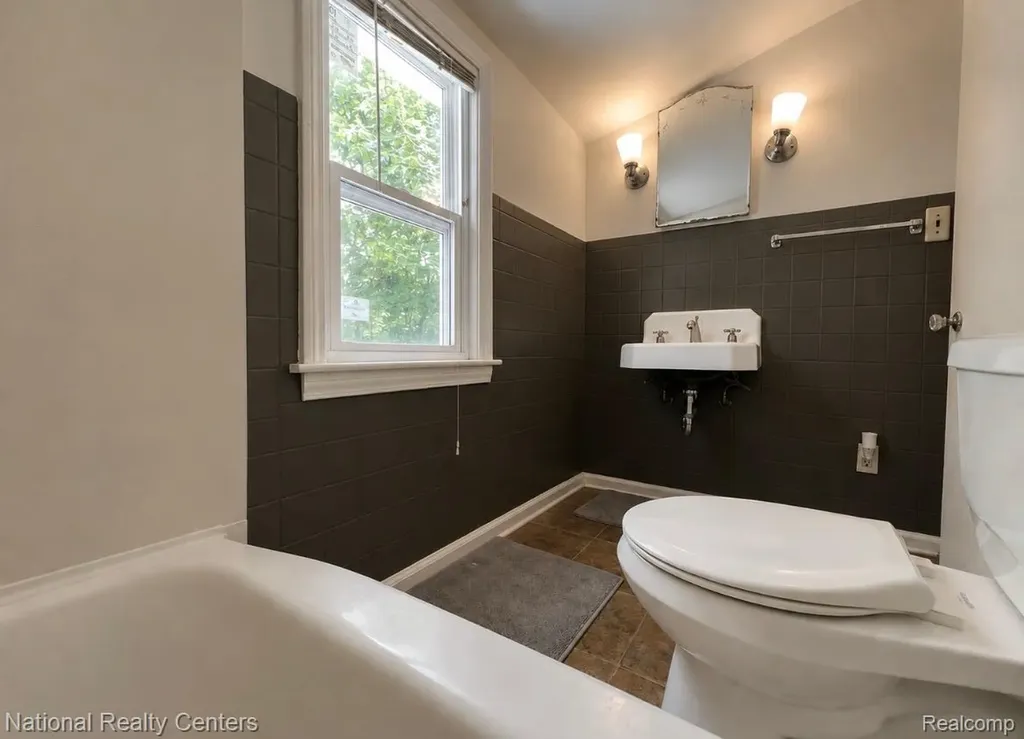 1142 Lilac Avenue East Lansing City MI 48823