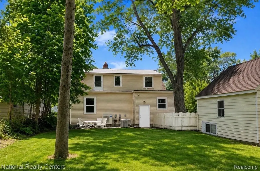 1142 Lilac Avenue East Lansing City MI 48823