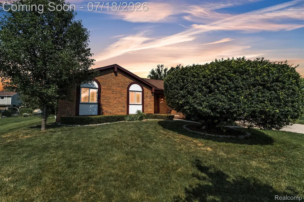 33 Foxboro Drive Rochester Hills City MI 48309