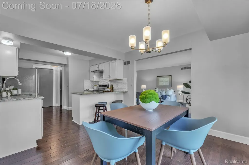 33 Foxboro Drive Rochester Hills City MI 48309