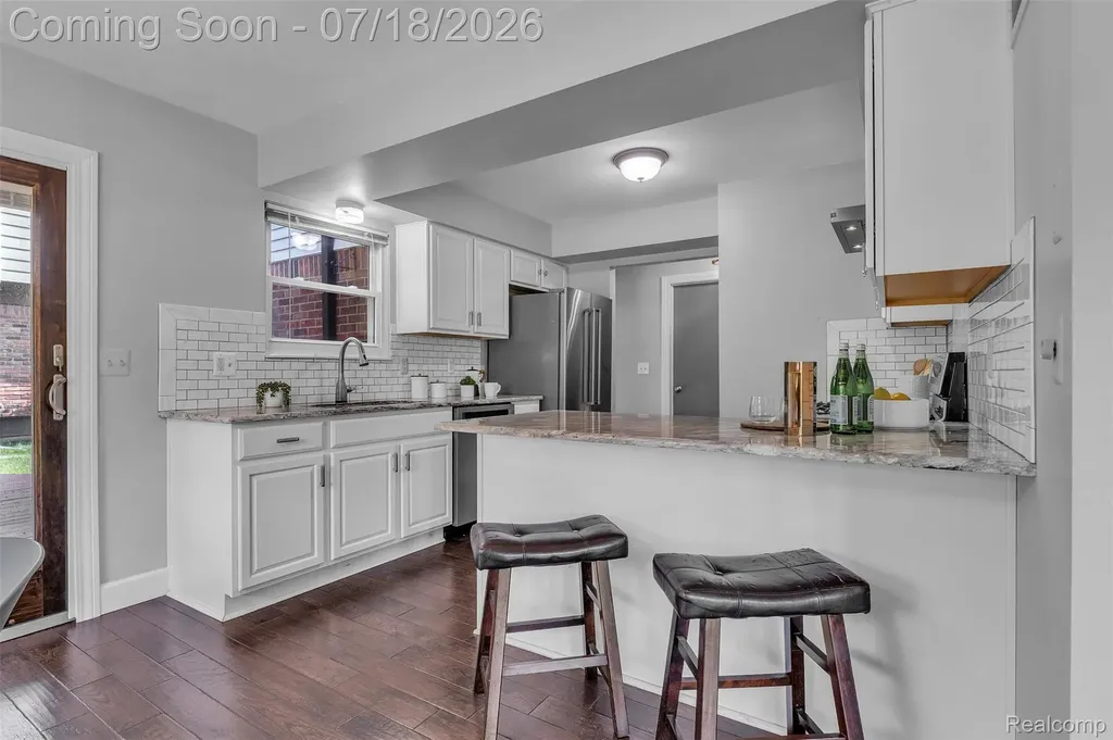 33 Foxboro Drive Rochester Hills City MI 48309