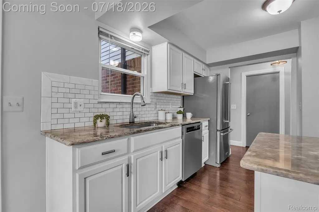 33 Foxboro Drive Rochester Hills City MI 48309