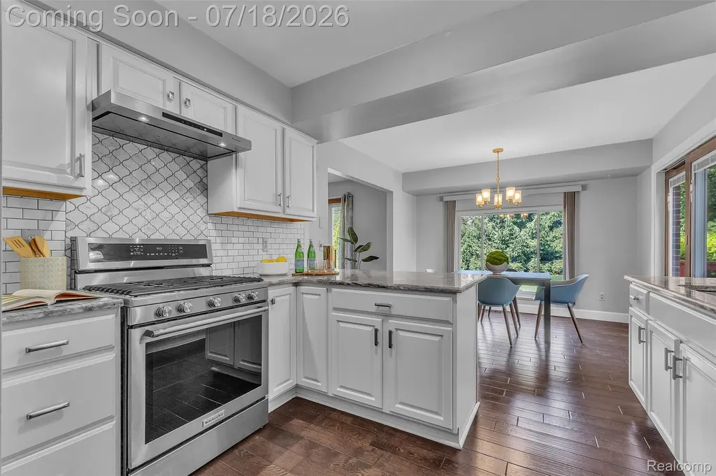 33 Foxboro Drive Rochester Hills City MI 48309