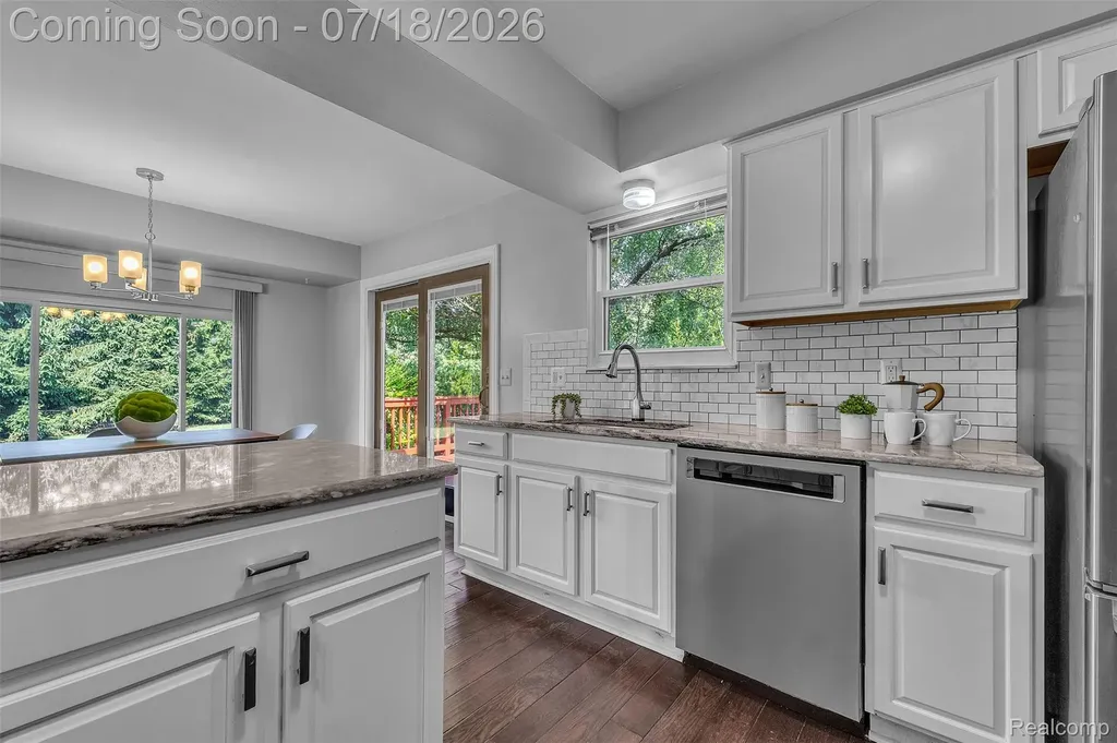 33 Foxboro Drive Rochester Hills City MI 48309