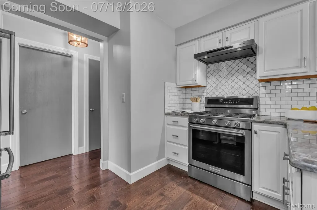 33 Foxboro Drive Rochester Hills City MI 48309