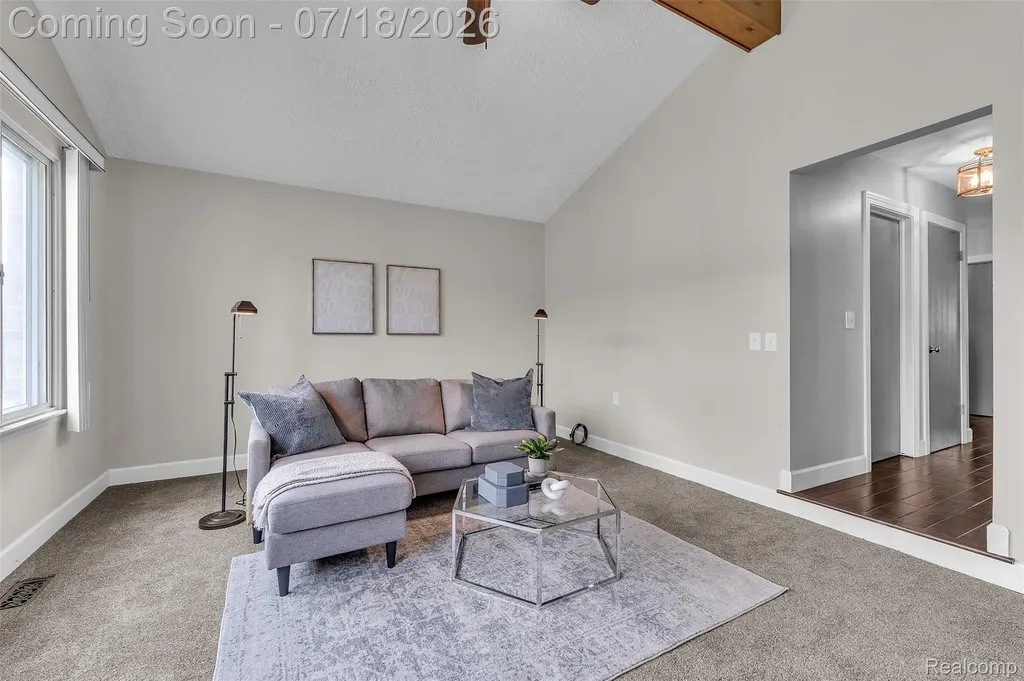 33 Foxboro Drive Rochester Hills City MI 48309